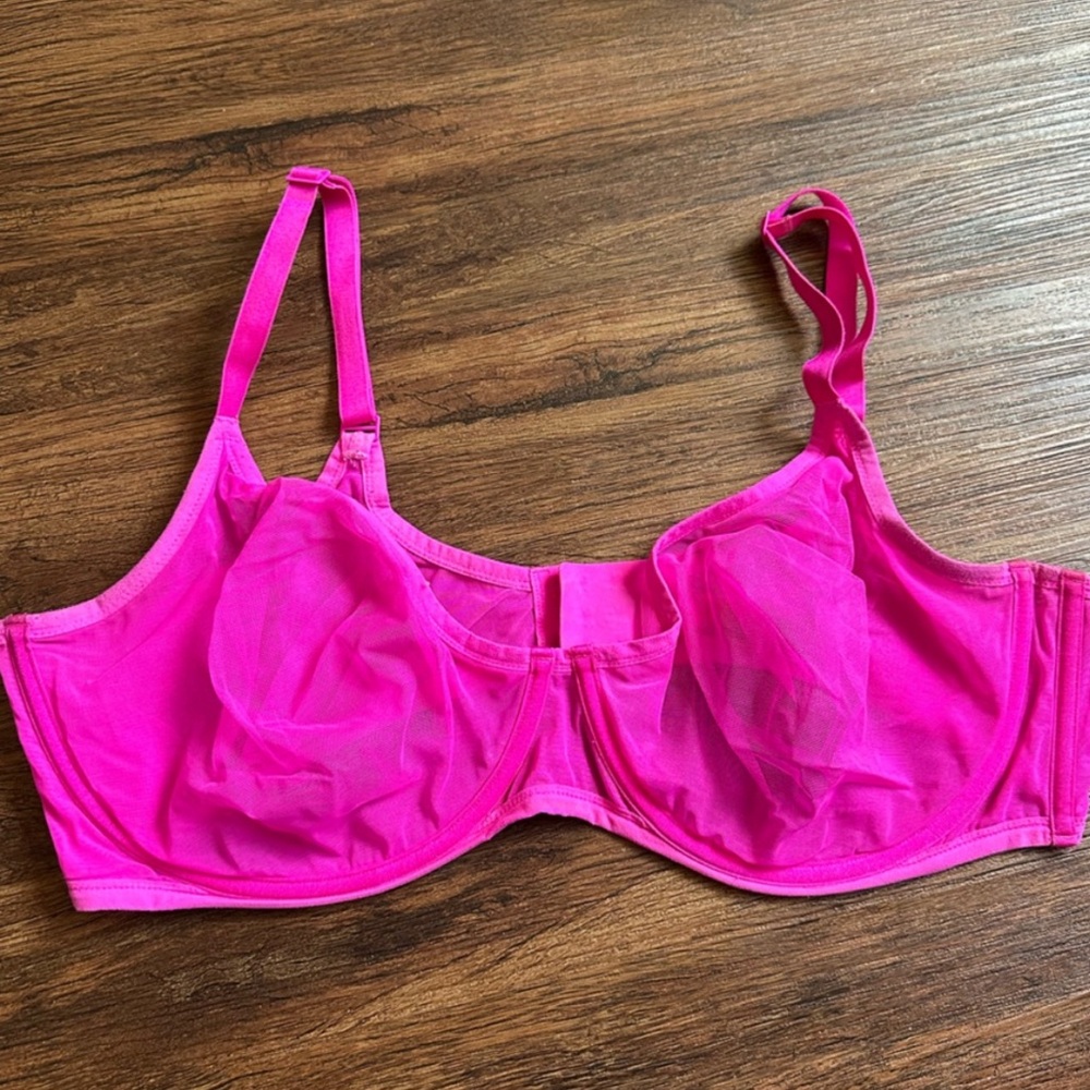 42DD Skims Fuschia Ultra Fine Mesh
RARE Bra EUC - Picture 5 of 9